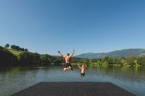 Sommerspaß im Naturbad Ritzensee.  • © Saalfelden Leogang Touristik GmbH / Robert Kittel